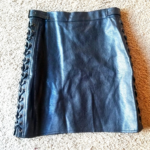 MISSGUIDED Faux Leather lace up sides skirt size 4 - Picture 5 of 7
